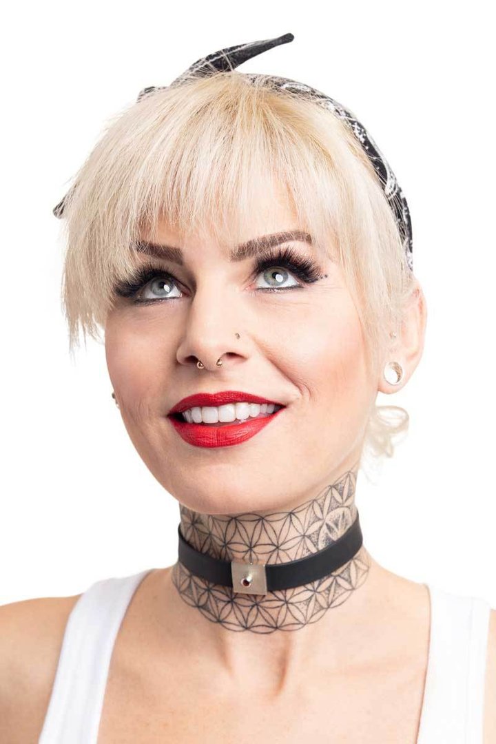 Handcrafted Submissive Collar Silver with Rubber Cord