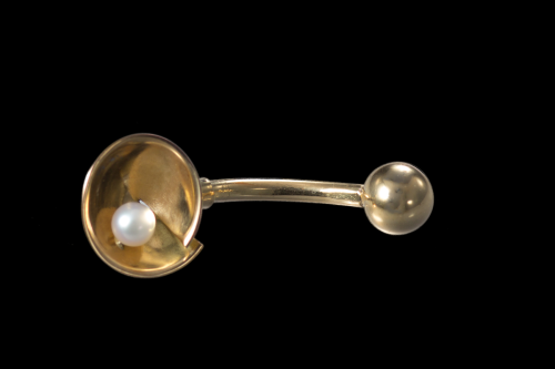 Piercing with a pearl in a shell